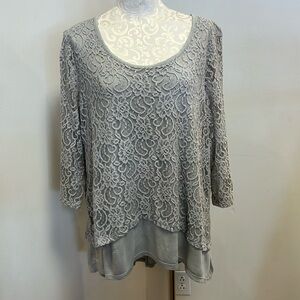 Grey lace 3/4 sleeve top in an XL by New York & Co